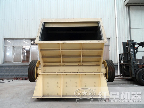 1315反擊式破碎機(jī)時(shí)產(chǎn)量可達(dá)多少噸？