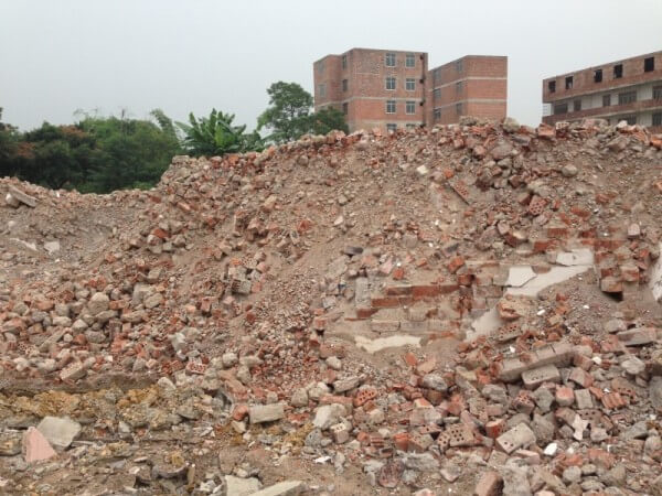 破碎磚渣用什么機械？建議使用錘式粉碎機
