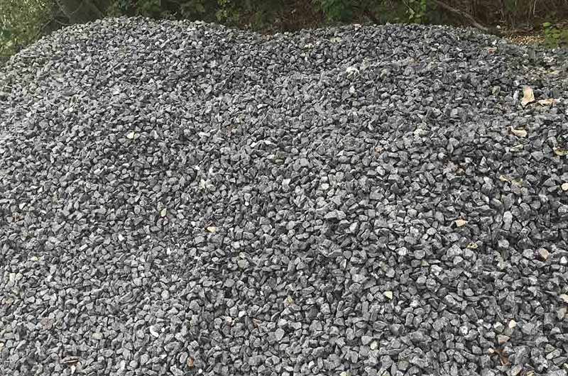 鋪路、修路用的瓜子石破碎機(jī)多少錢一套