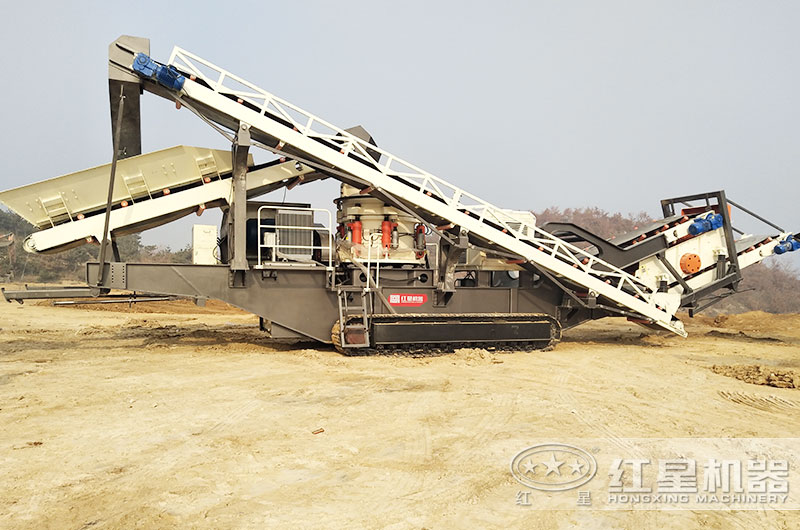 履帶移動破碎一體機(jī)已經(jīng)到達(dá)現(xiàn)場，馬上投產(chǎn)