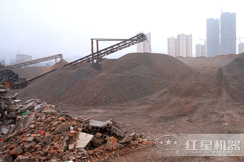 建筑垃圾變廢為磚設(shè)備多少錢(qián)，建筑垃圾做的磚多少錢(qián)一塊？