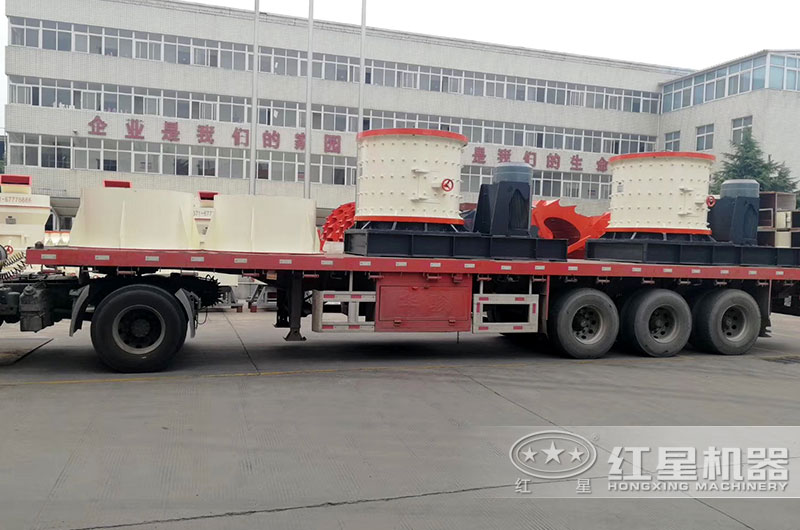 客戶訂購的立式破碎機裝車現(xiàn)場