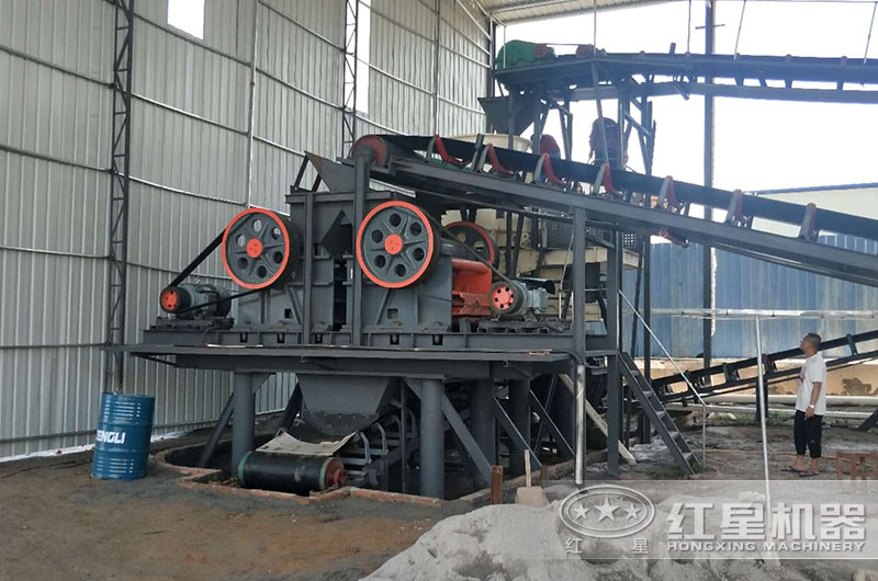 顎式碎裂設(shè)備的顎板有什么作用？宜采用哪種材料制作？